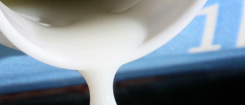 Billiger als Wasser: Mit 46 Cent pro Liter hat frische Milch bis vor wenigen Tagen weniger gekostet als Mineralwasser. 