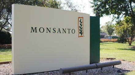Ein Monsanto-Zeichen am Eingang zum Monsanto-Hauptsitz in St. Louis, Missouri.