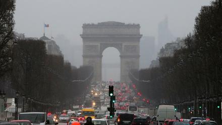 Autoverkehr in Paris