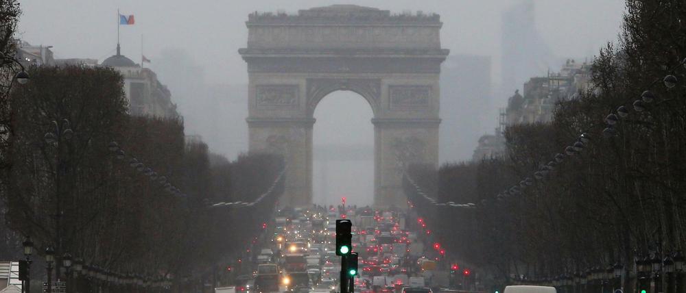 Autoverkehr in Paris
