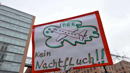 Am Wochenende haben in Berlin einige tausend Menschen in Berlin gegen Fluglärm und Nachtflüge demonstriert.