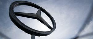 Der Mercedes-Stern, das Logo der Automarke Mercedes-Benz