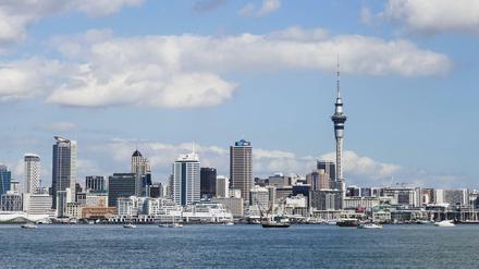 Skyline der Wirtschaftsmetropole Auckland im Norden der Nordinsel Neuseelands.