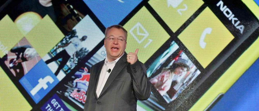 Nokia-Chef Stephen Elop stellte im September 2012 in New York die neuen Modelle mit dem Microsoft-Betriebssystem Windows 8 vor.