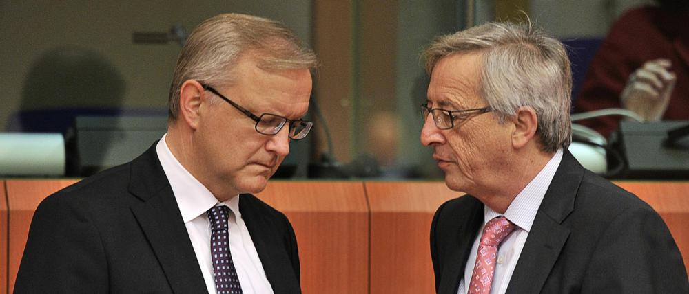 Was tun? Olli Rehn (li.) beratschlagt mit Jean-Claude Juncker.