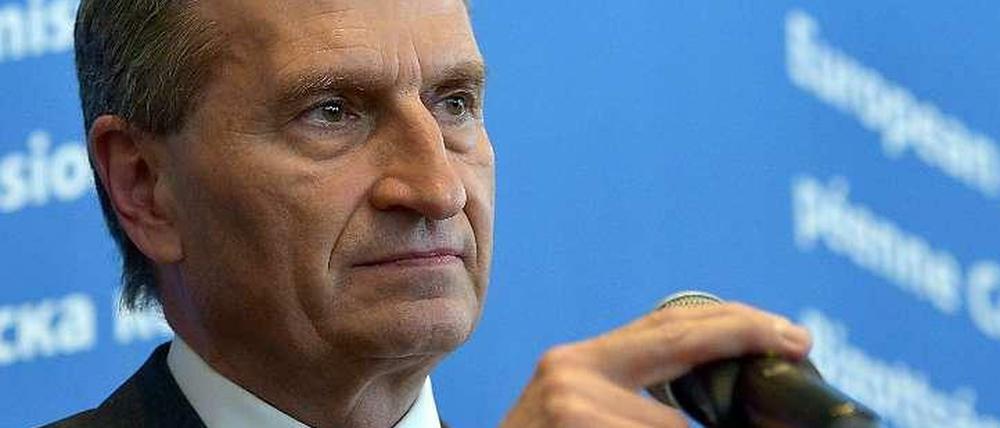 Neue Runde im Gasstreit: In Berlin trifft sich EU-Energiekommissar Oettinger mit den Energieministern Russlands und der Ukraine. Russland droht mit einem Liegerstopp ab Anfang Juni, wenn Kiew seine offene Rechnungen nicht begleicht.