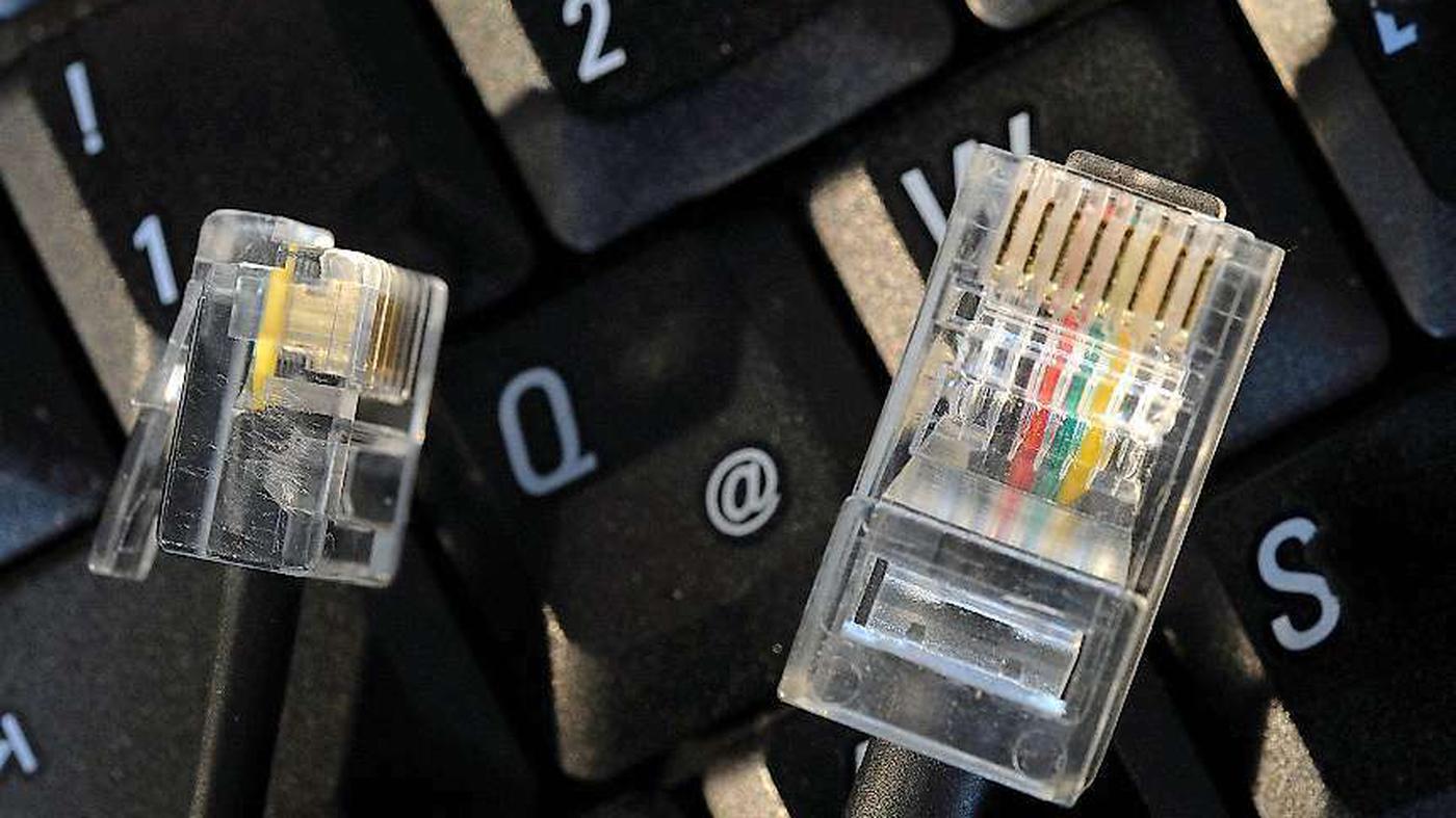 Internet-Muffel: Wer offline ist, zahlt drauf