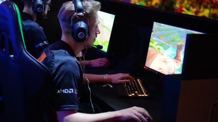 Viele Computerspieler wollen zwar nicht Profis werden, aber sie wollen sich verbessern. Gamer-Kurse sind deshalb sehr beliebt.