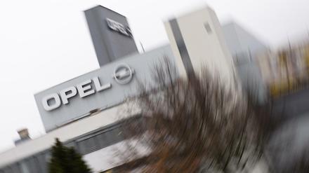 Das Werk der Adam Opel AG, aufgenommen am 06.03.2017 in Eisenach (Thüringen). Der französische Autokonzern PSA hat sich mit dem Opel-Mutterkonzern auf eine Übernahme von Opel für rund 1,3 Milliarden Euro verständigt. (Hinweis: Die Kamera wurde während der Aufnahme gedreht) 