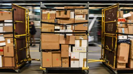 Die Nachfrage nach Verpackungspapier steigt. Mehr als 3,3 Milliarden Pakete werden jährlich verschickt. 