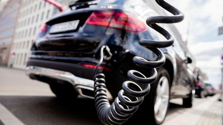 Plug-in-Hybrid. Die Zuschüsse für Fahrzeuge mit einer Kombination aus Elektro- und Verbrennungsmotor sollen Ende 2022 auslaufen. Foto: Christoph Soeder/dpa