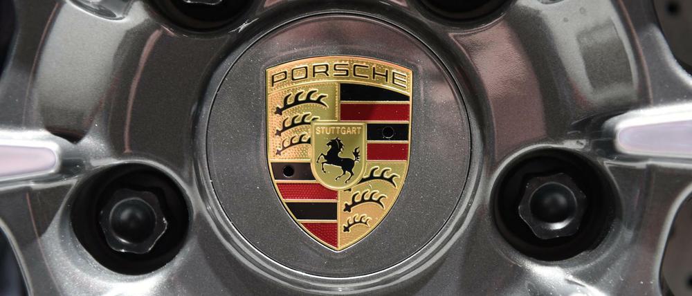 Das Logo des Sportwagenbauers Porsche.