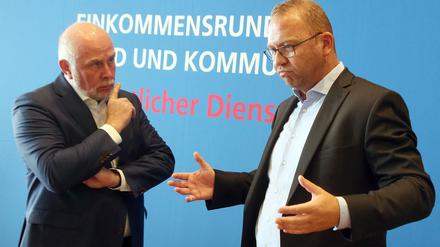 Die DGB-Gewerkschaften, an der Spitze Verdi mit Verhandlungsführer Frank Werneke (re.), bilden eine Tarifgemeinschaft mit dem Beamtenbund und dessen Chef Ulrich Silberbach.