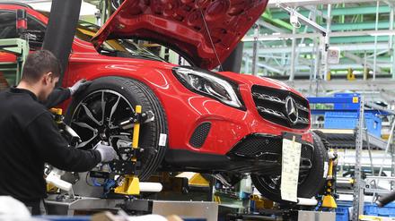 Daimler verdient nicht mehr so viel Geld mit der Autoproduktion.