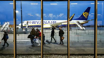 Die irische Billig-Airline Ryanair stellt sich auf Millionenverluste aufgrund der Corona-Krise ein.
