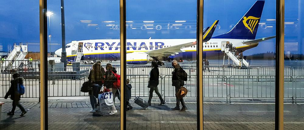 Die irische Billig-Airline Ryanair stellt sich auf Millionenverluste aufgrund der Corona-Krise ein.