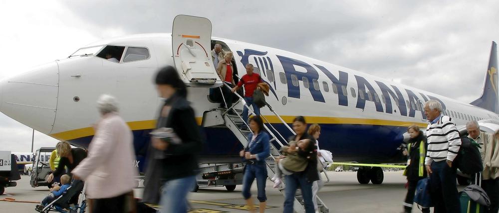 Ryanair wirbt mit günstigen Flügen - doch nicht immer sind Reisebuchungen im Internet tatsächlich billig.