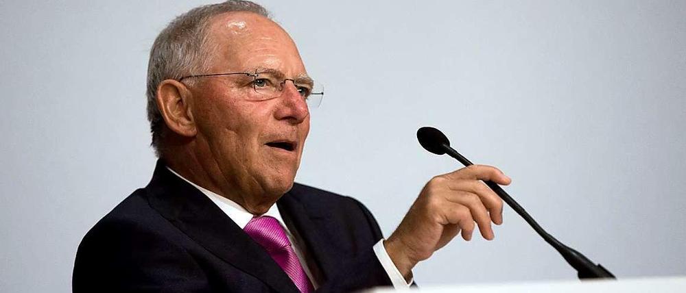 Bundesfinanzminister Wolfgang Schäuble hält die Preise am Immobilienmarkt für zu hoch. So eine Warnung kostet nichts - soll aber signalisieren, dass die Regierung wachsam ist. 