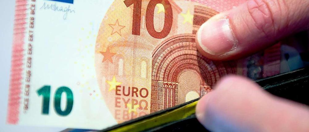 Glatter und in jedem Fall weniger anfällig für Fälschungen: Der neue Euro-Schein. 