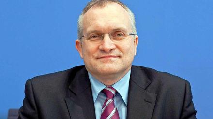 Christoph Schmidt, Vorsitzender der "Wirtschaftsweisen" warnt vor einem Mindestlohn und dem Aufweichen der Rente mit 67.