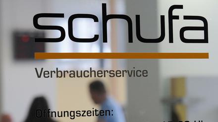 Das Logo der Schufa an der Berliner Geschäftsstelle der Schufa Holding AG.