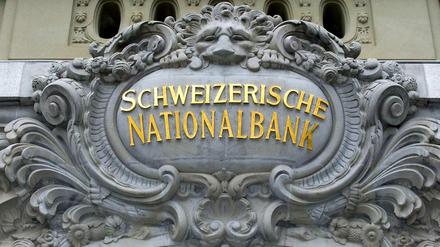 Die Schweizerische Nationalbank (SNB) hat am 15. 1. 2015 die Eurobindung des Franken überraschend aufgehoben.