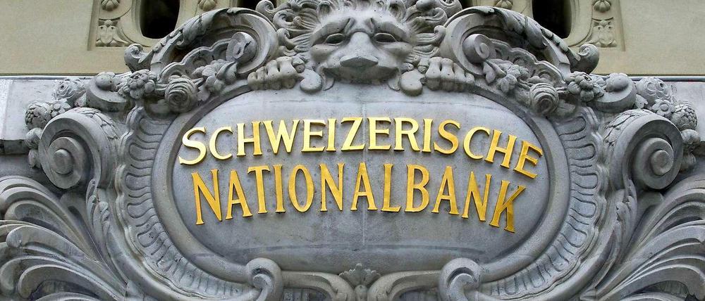 Die Schweizerische Nationalbank (SNB) hat am 15. 1. 2015 die Eurobindung des Franken überraschend aufgehoben.