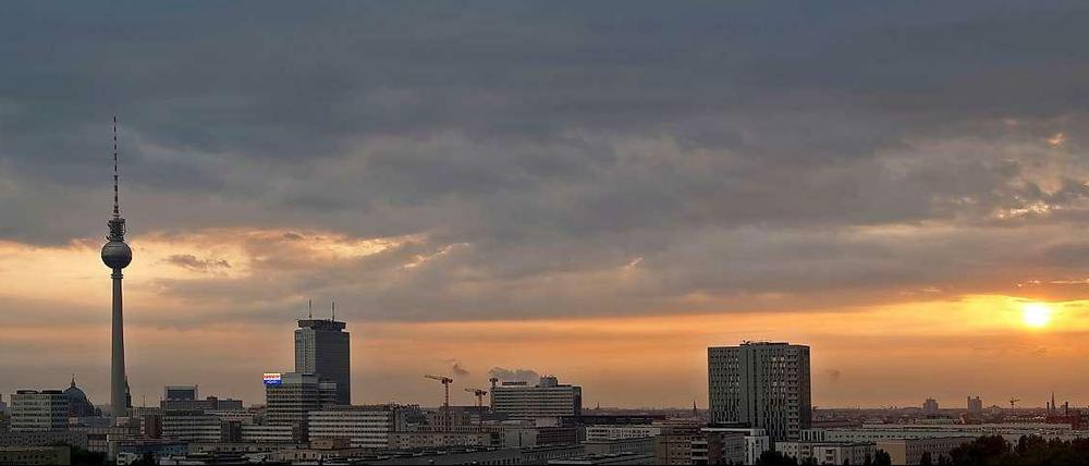 Guter Ausblick: Die Arbeitslosigkeit ist in Berlin gesunken und für 2014 prognostiziert die Arbeitsagentur neue Jobs in der Hauptstadt. 