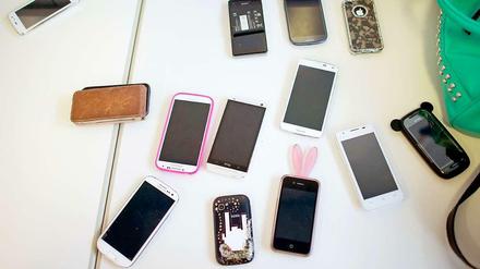 In allen Variationen: Smartphones sind inzwischen ein ständiger Begleiter - ebenso wie das mobile Internet.