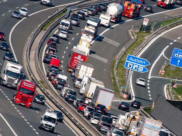 Deutschlands Autobahnen werden jetzt von einer bundeseigenen GmbH verwaltet. Doch die ist teurer als geplant
