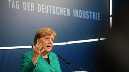 Bundeskanzlerin Angela Merkel (CDU) spricht auf dem Tag der Deutschen Industrie.
