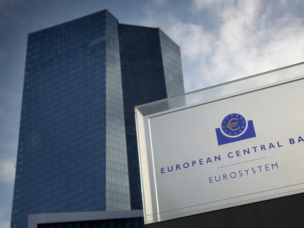 Die Europäische Zentralbank (EZB) kauft nun auch fragwürdige Staatsanleihen.