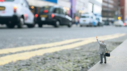 Möglichst klein! Mit niedrigen Steuersätzen hofft London, Firmen im land zu halten und weitere Unternehmen aus dem Ausland anzusiedeln. Das Foto zeigt eine Aktion des Künstlers Slinkachu mit Mini-Figuren in London (2009).