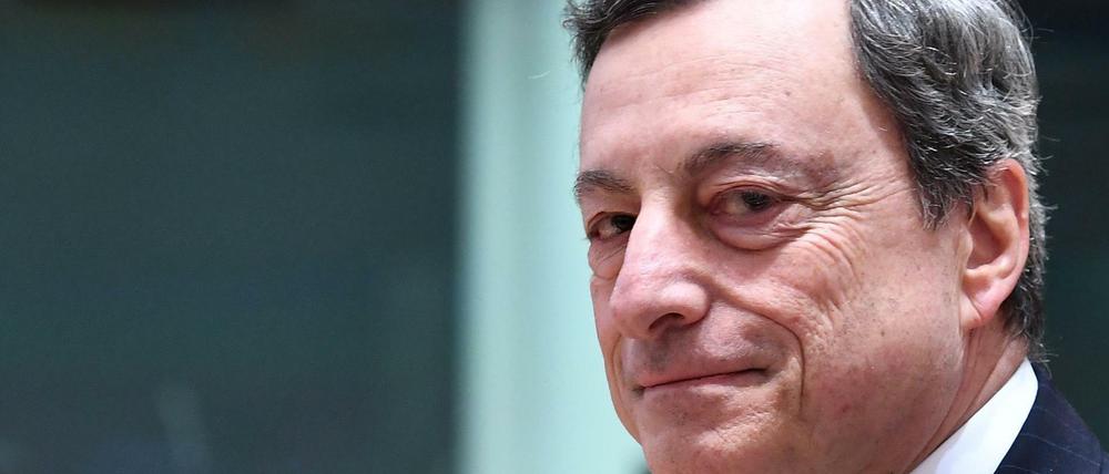 Mario Draghi, der ehemalige EZB-Präsident, erhält das Bundesverdienstkreuz.