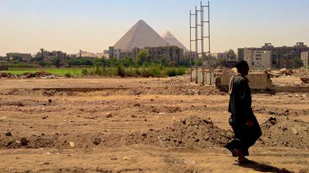 Auf dem Weg zu den Pyramiden von Gizeh. In Ägypten liegt vieles brach. Die Revolution brachte neue Probleme - und Chancen für Unternehmen.