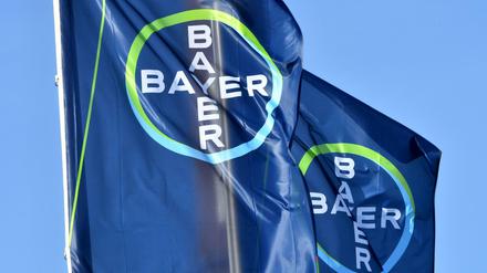 Der Bayer-Konzern bekommt von der EU grünes Licht für die Monsanto-Übernahme.