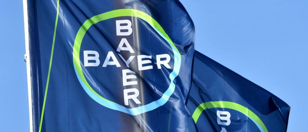 Der Bayer-Konzern bekommt von der EU grünes Licht für die Monsanto-Übernahme.