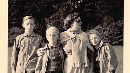 Die Familie: von links: Otto Sander, Chris Sander, Marianne Sander, Adolf Sander