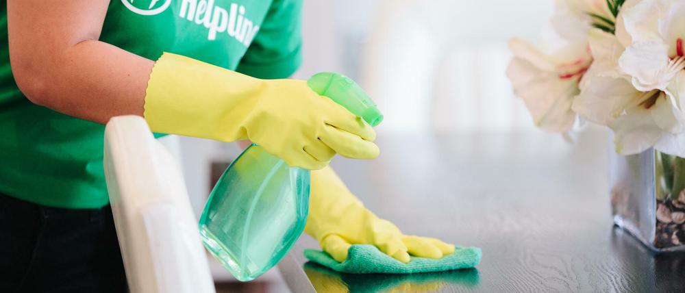 Helpling: Die Firma bekann 2014 mit der Vermittlung von Reinigungskräften. Jetzt kommen unter anderem Maler und Profi-Fensterputzer dazu.