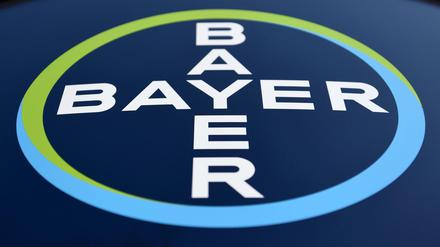 Aufnahme des Bayer-Logos (Symbolbild)