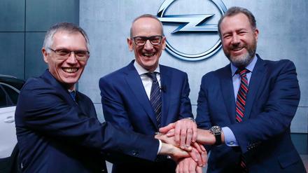 Beschlossene Sache: PSA-Chef Carlos Tavares, Opel-CEO Karl-Thomas Neumann und Dan Ammann, Präsident von General Motors (v.l.)