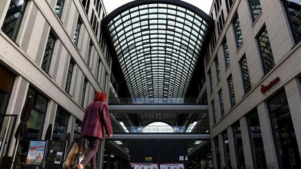 Shopping Center wie die Mall of Berlin könnten nächsten Tagen wieder öffnen - unter strengen Auflagen.