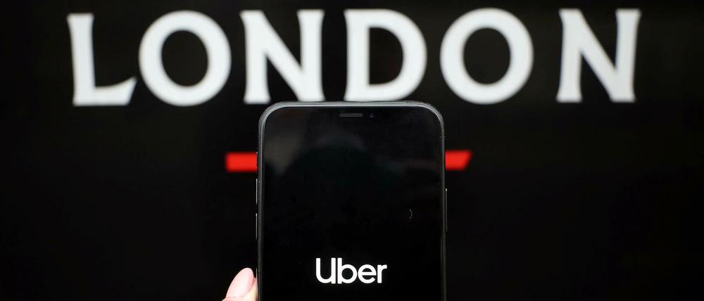 Das Uber-Logo auf einem Smartphone: In London könnte für den Fahrdienstanbieter in drei Wochen vorerst Schluss sein. 