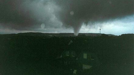 Tornados können innerhalb weniger Minuten riesige Schäden anrichten.