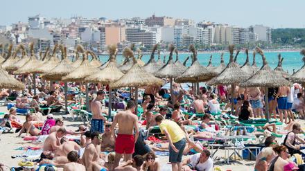 Volle Strände auf Mallorca? Der Tourismusminister glaubt nicht, dass vor August Urlauber kommen werden. 