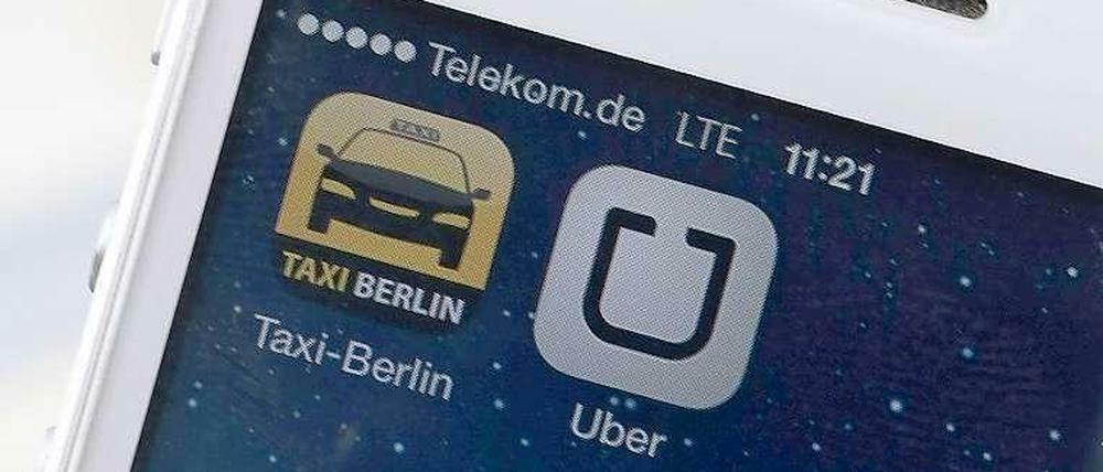 Taxi oder Uber. Die traditionellen Taxi-Unternehmen empfinden den Konkurrenzkampf mit dem US-Unternehmen als ungleich.