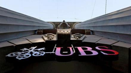 Den Blick nach oben richten. Die UBS in Zürich blickt nach der Zockerei eines Händlers erst einmal in den Abgrund.