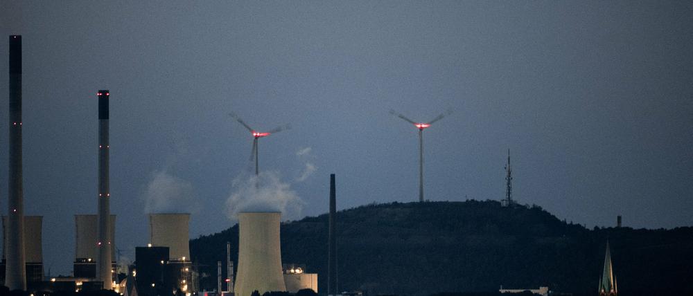 Die Kühltürme des Steinkohlekraftwerks des angeschlagenen Energiekonzerns Uniper in Scholven. (Symbolbild)