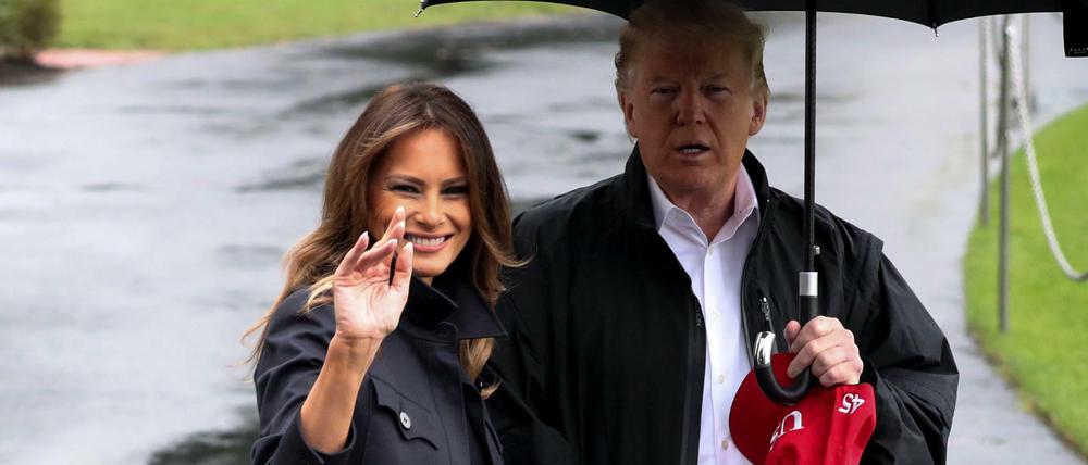 Der Präsident selbst ist in festen Händen - in denen seiner Frau Melania Trump. 