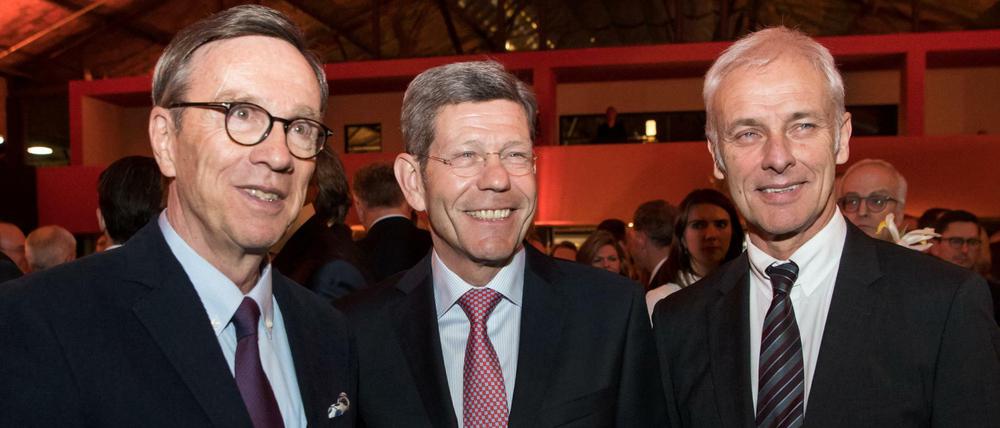 Alt und neu: Matthias Wissmann, Bernhard Mattes und VW-Chef Matthias Müller (v.l.) beim Neujahrsempfang der Autoindustrie.